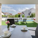 Corcovado With Heated Pool Apartment Vodice