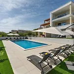 Apartment Corcovado With Heated Pool Vodice