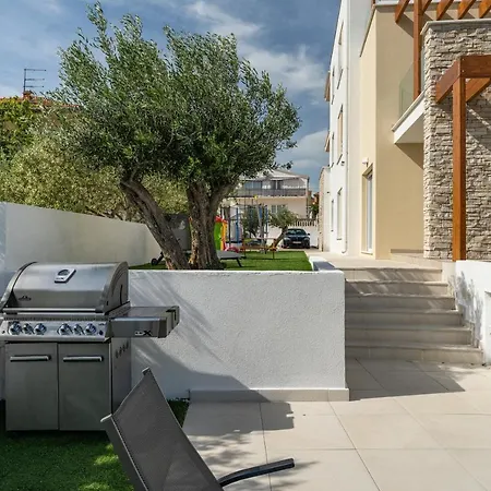 Corcovado With Heated Pool Apartment Vodice