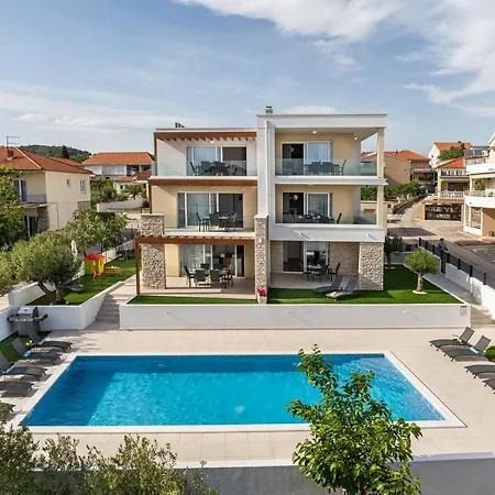 Corcovado With Heated Pool Apartment Vodice