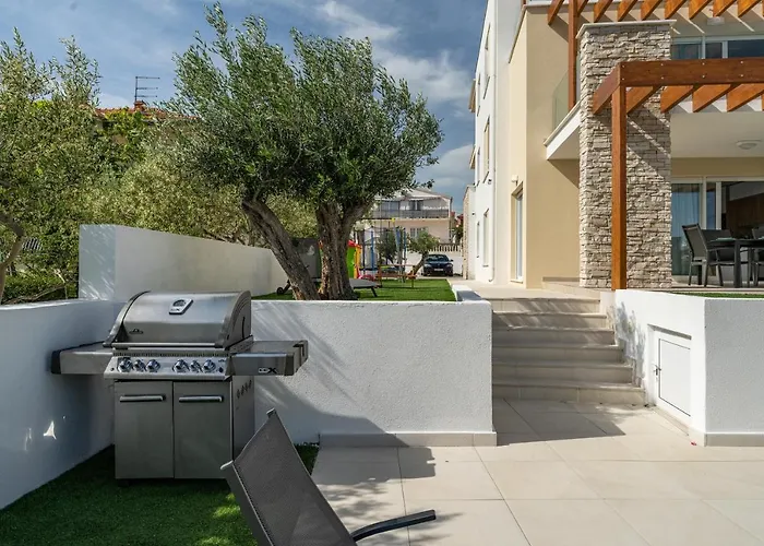 Corcovado With Heated Pool Apartment Vodice