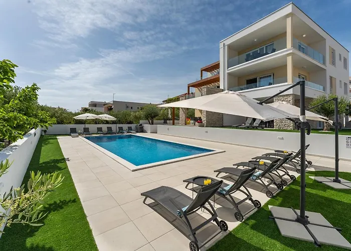 Apartment Corcovado With Heated Pool Vodice